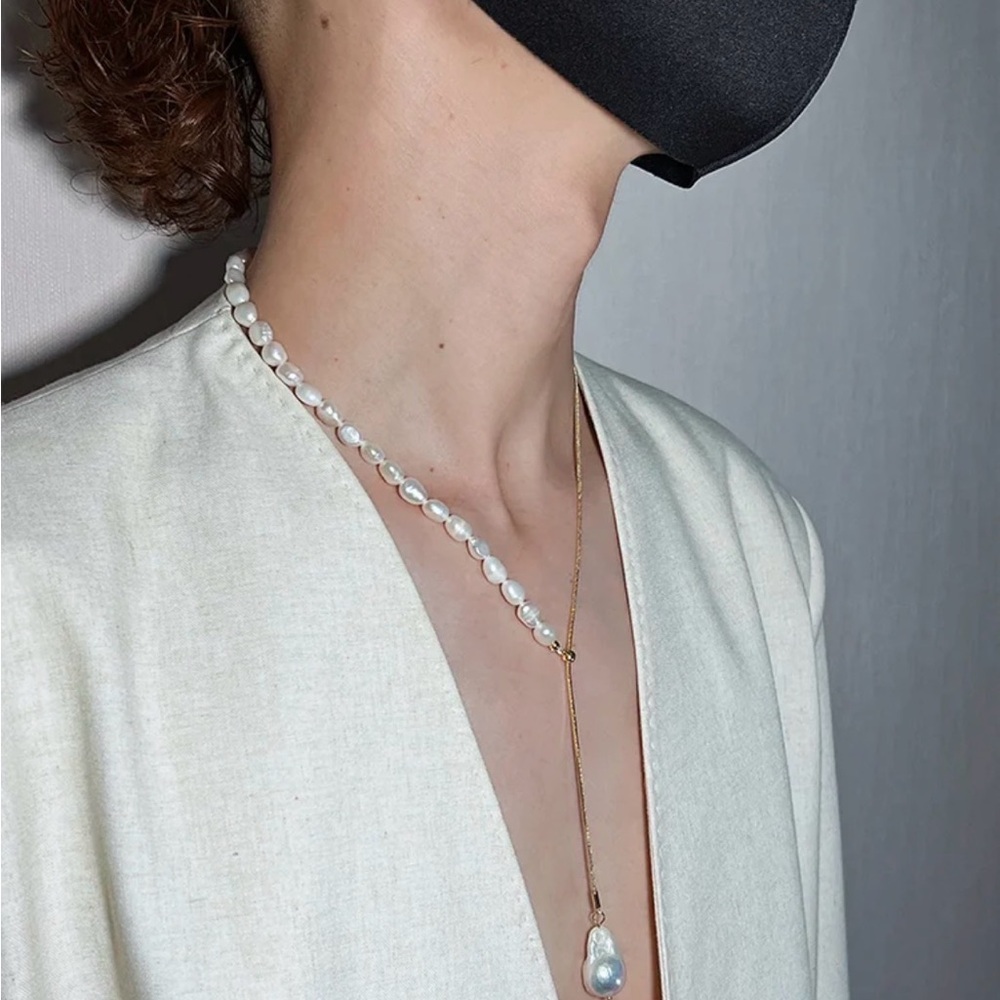 Asymmetrical BaroqueFreshwater Pearl Lariat Necklace | Gold Adjustable Statement